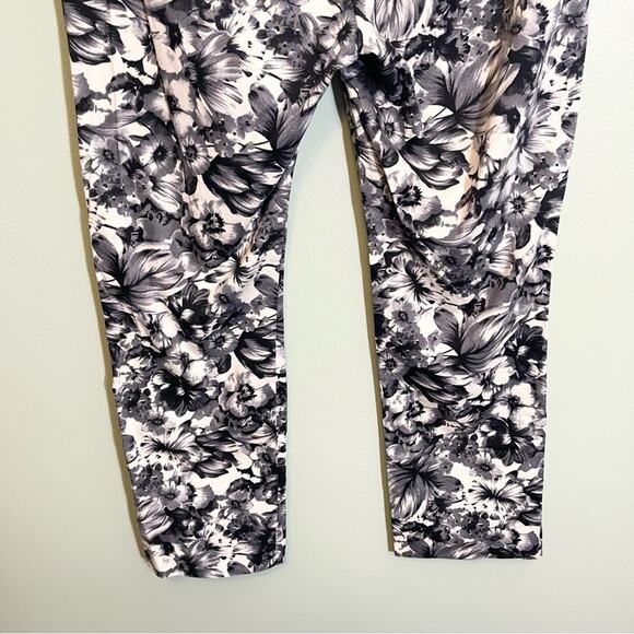 Express Womens Floral Print Columnist Cropped Pants White Black Size 10R - Picture 9 of 16